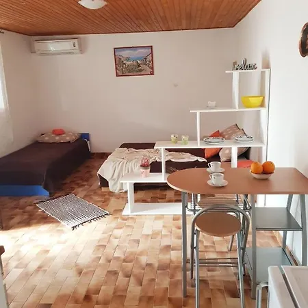 Apartamento Studio Apartman Salkic *